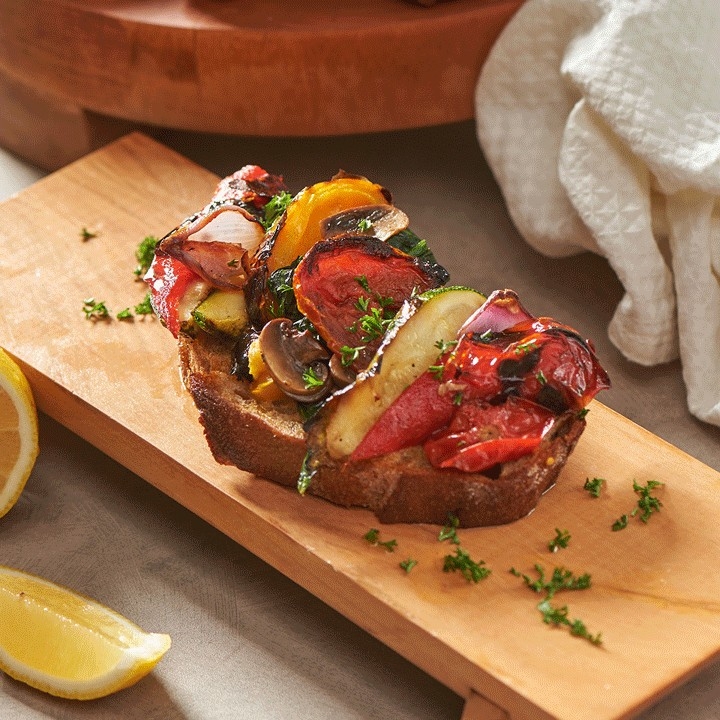 ROASTED MIXED VEGETABLES CROSTINI